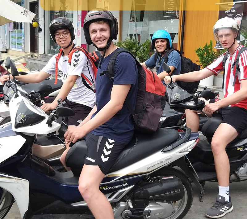Thủ tục thuê xe máy tại Hue Motorbike Tour rất đơn giản